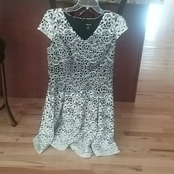 Dress - Picture 1 of 3
